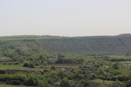 Вид на схил Дідівка з правого берегу Серету 04.05.2018