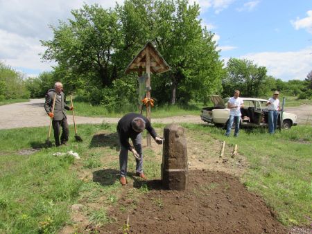 2017.05.15 Добрівляни Вільгова Установка стовпця  ф.ПлощанськийПМ