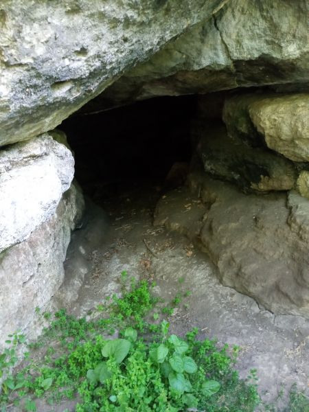 Вхід у вапнякову печеру Романтична