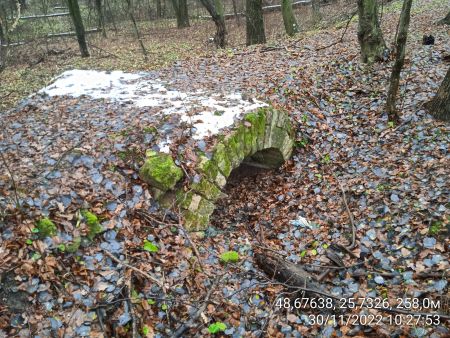 Арочний місток-віадук до будівлі баронів Торнау